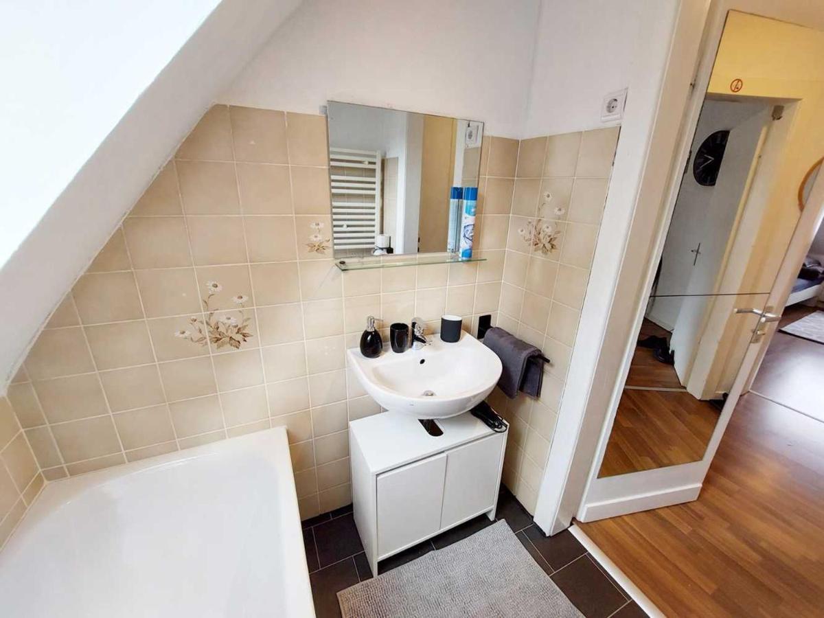 Cozy Apartment With Garden In Gelsenkirchen Kültér fotó