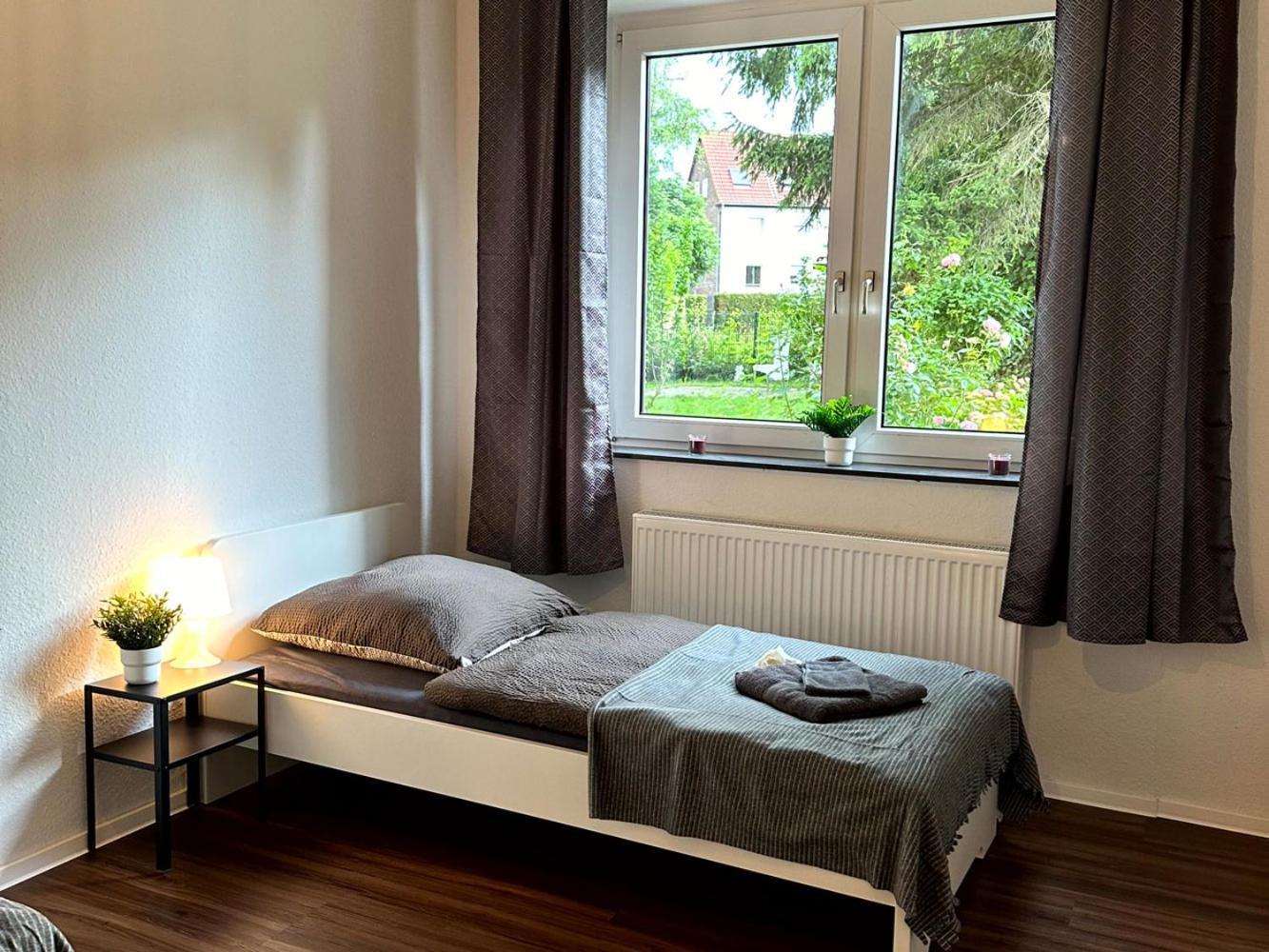 Cozy Apartment With Garden In Gelsenkirchen Kültér fotó
