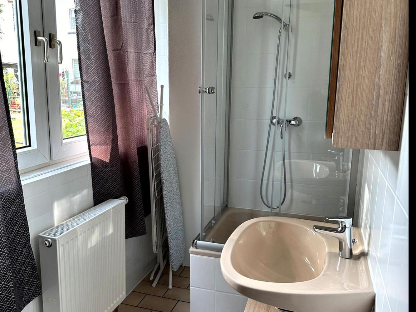 Cozy Apartment With Garden In Gelsenkirchen Kültér fotó
